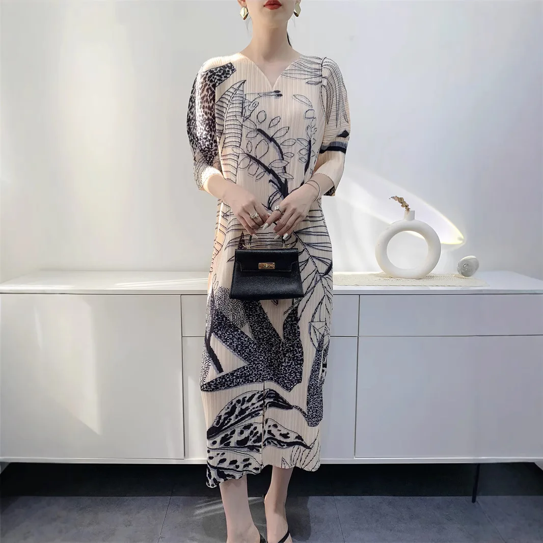 Miyake Print Dress 2025 Spring and Summer New Design Models Original Seven-quarter Sleeve V-neck Front Split Mid-length Dress
Miyake Print Dress 2025 Spring and Summer New Design Models Original Seven-quarter Sleeve V-neck Front Split Mid-length Dress