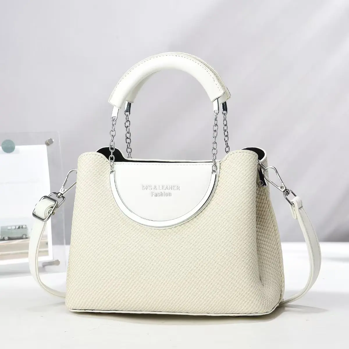 Women Fashion Shoulder Bags Elegant Designer Chain Crossbody Bag PU Leather Luxury Handbag Lady Shopping Party Gentle Tote Bag
Women Fashion Shoulder Bags Elegant Designer Chain Crossbody Bag PU Leather Luxury Handbag Lady Shopping Party Gentle Tote Bag