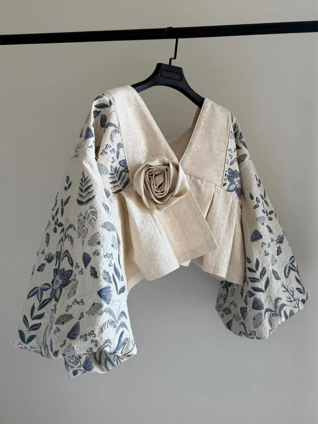 Elegant Patchwork Bubble Sleeve Floral Print Outerwear Beige Color French Style Slim Fit Ladies Coat Long Sleeve round Neck Z...
Elegant Patchwork Bubble Sleeve Floral Print Outerwear Beige Color French Style Slim Fit Ladies Coat Long Sleeve round Neck Z...