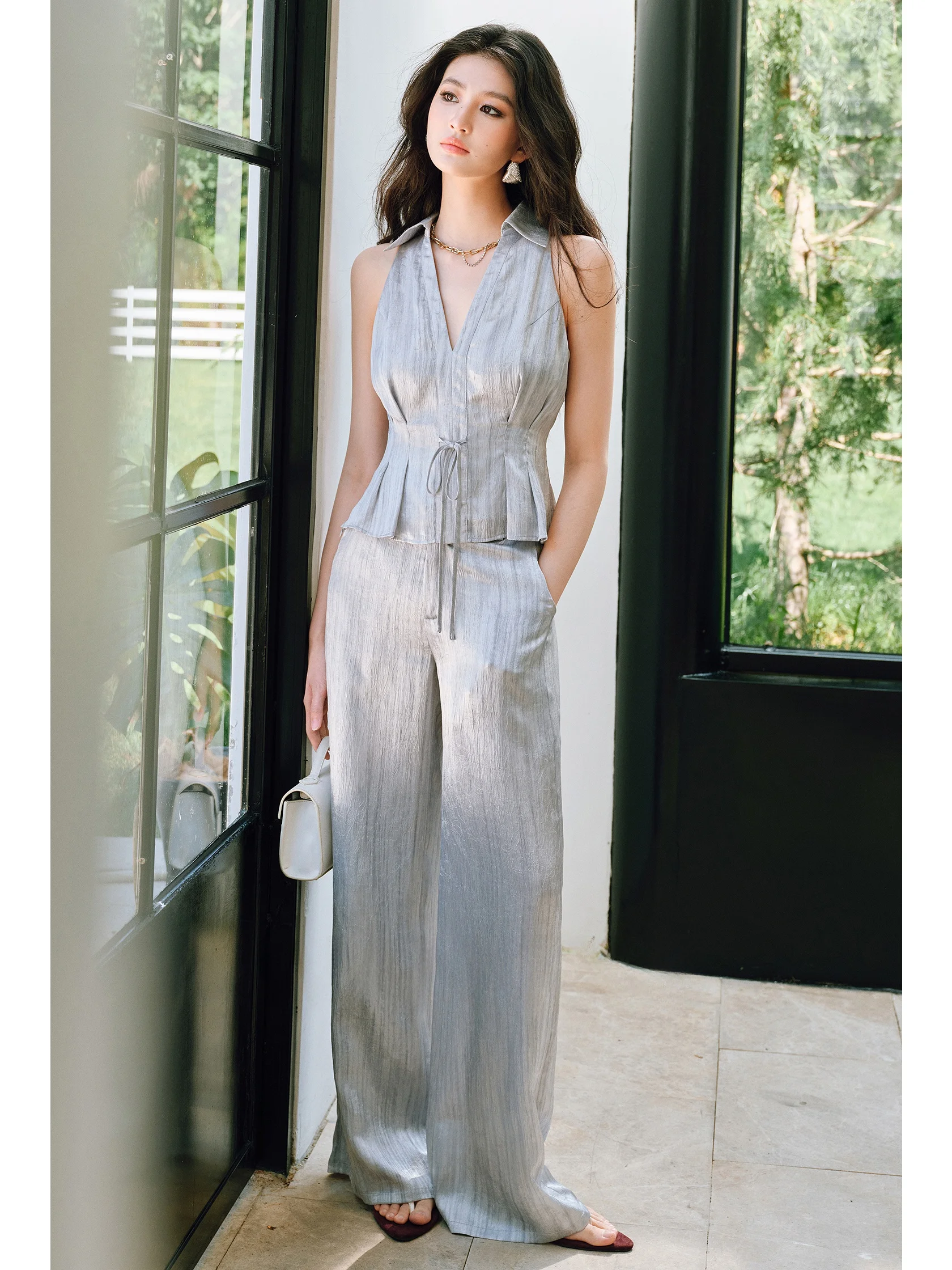 WANGXO Embossed Satin Wide Leg Pants V Neck Sleeveless Top And Bottom Set Elegant Style for Women Summer Collection
WANGXO Embossed Satin Wide Leg Pants V Neck Sleeveless Top And Bottom Set Elegant Style for Women Summer Collection