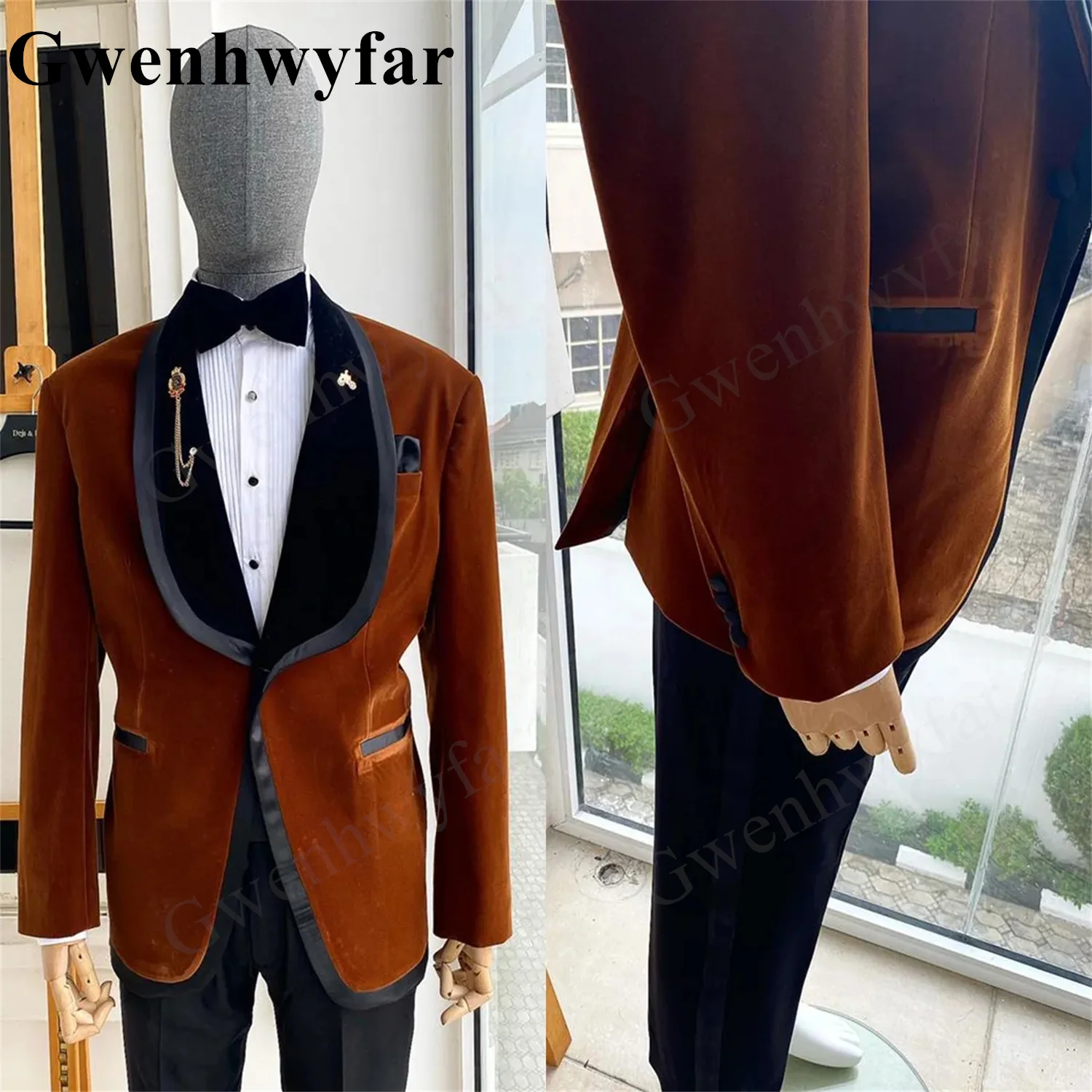 Gwenhwyfar Modern Men's Orange Velvet Suits Black Satin Fabric Edging Tailored 2 Pcs Christmas Day Blazer Pants Single Breasted 
Gwenhwyfar Modern Men's Orange Velvet Suits Black Satin Fabric Edging Tailored 2 Pcs Christmas Day Blazer Pants Single Breasted