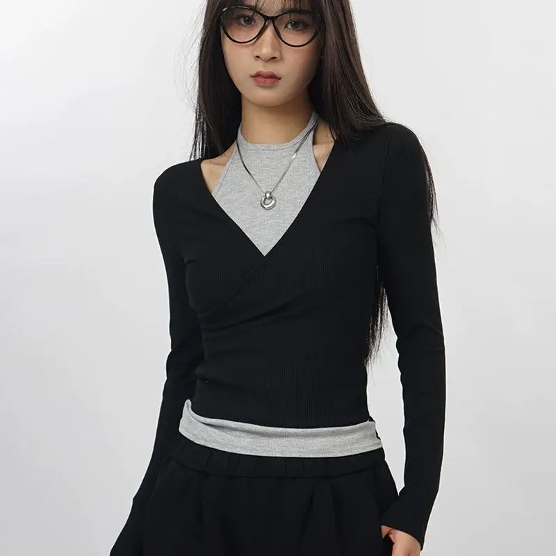 Sexy Contrast Patchwork T-shirts for Women's Summer Halter Neck Long Sleeve Fake Two-piece Long Sleeves Skinny Fashionable Tees
Sexy Contrast Patchwork T-shirts for Women's Summer Halter Neck Long Sleeve Fake Two-piece Long Sleeves Skinny Fashionable Tees