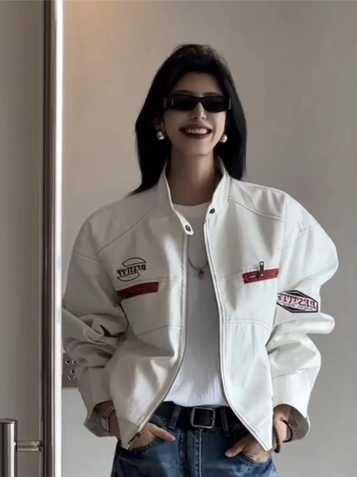 Американская уличная куртка из искусственной кожи для женщин, весенне-осенняя, свободного кроя, с вышивкой, модная, для девушек
Американская уличная куртка из искусственной кожи для женщин, весенне-осенняя, свободного кроя, с вышивкой, модная, для девушек