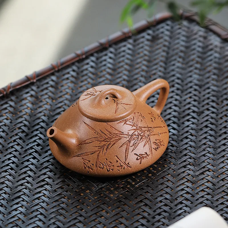 The manufacturer distributes pure handmade engraved bamboo leaves, stone scoop, live broadcast hot sale, Yixing purple clay pot,
The manufacturer distributes pure handmade engraved bamboo leaves, stone scoop, live broadcast hot sale, Yixing purple clay pot,