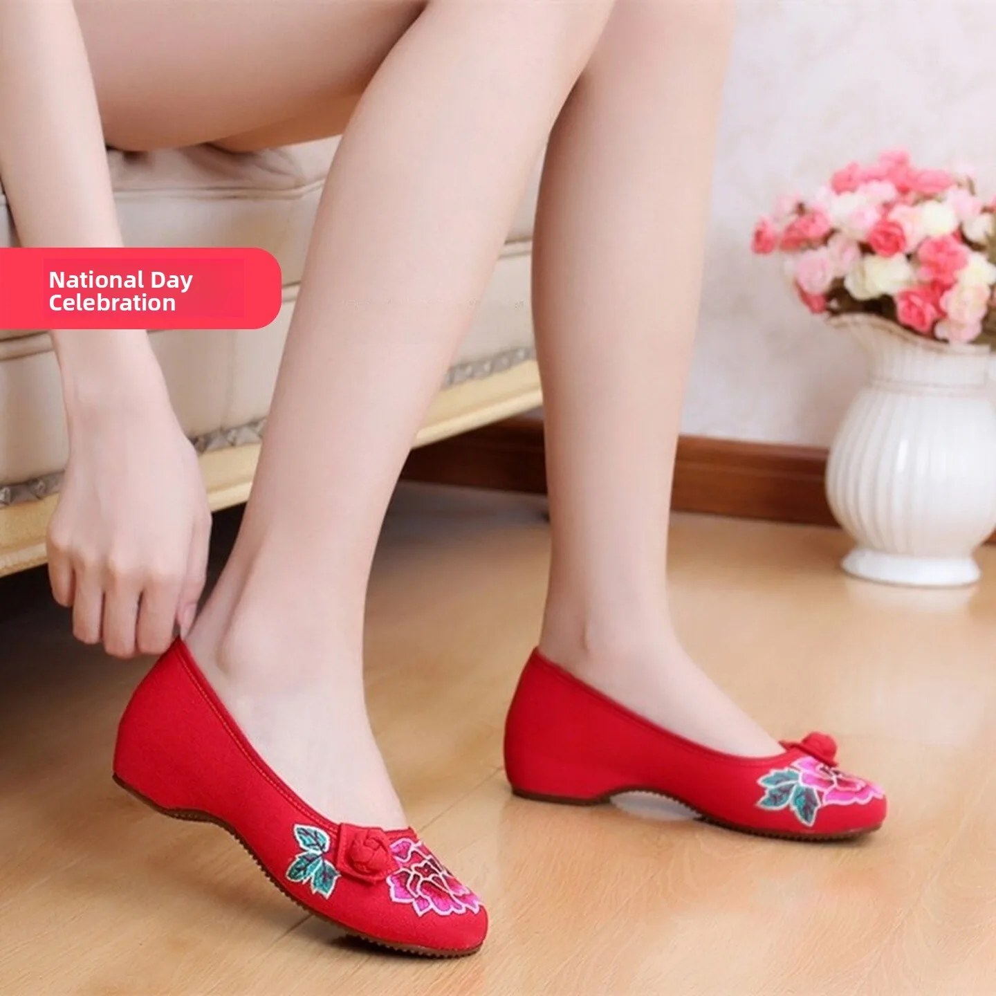 New Old Beijing Women's Canvas Shoes Invisible Heightening Embroidered Flats Ethnic Style Cow Tendon Bottom Low Cut Sneakers
New Old Beijing Women's Canvas Shoes Invisible Heightening Embroidered Flats Ethnic Style Cow Tendon Bottom Low Cut Sneakers