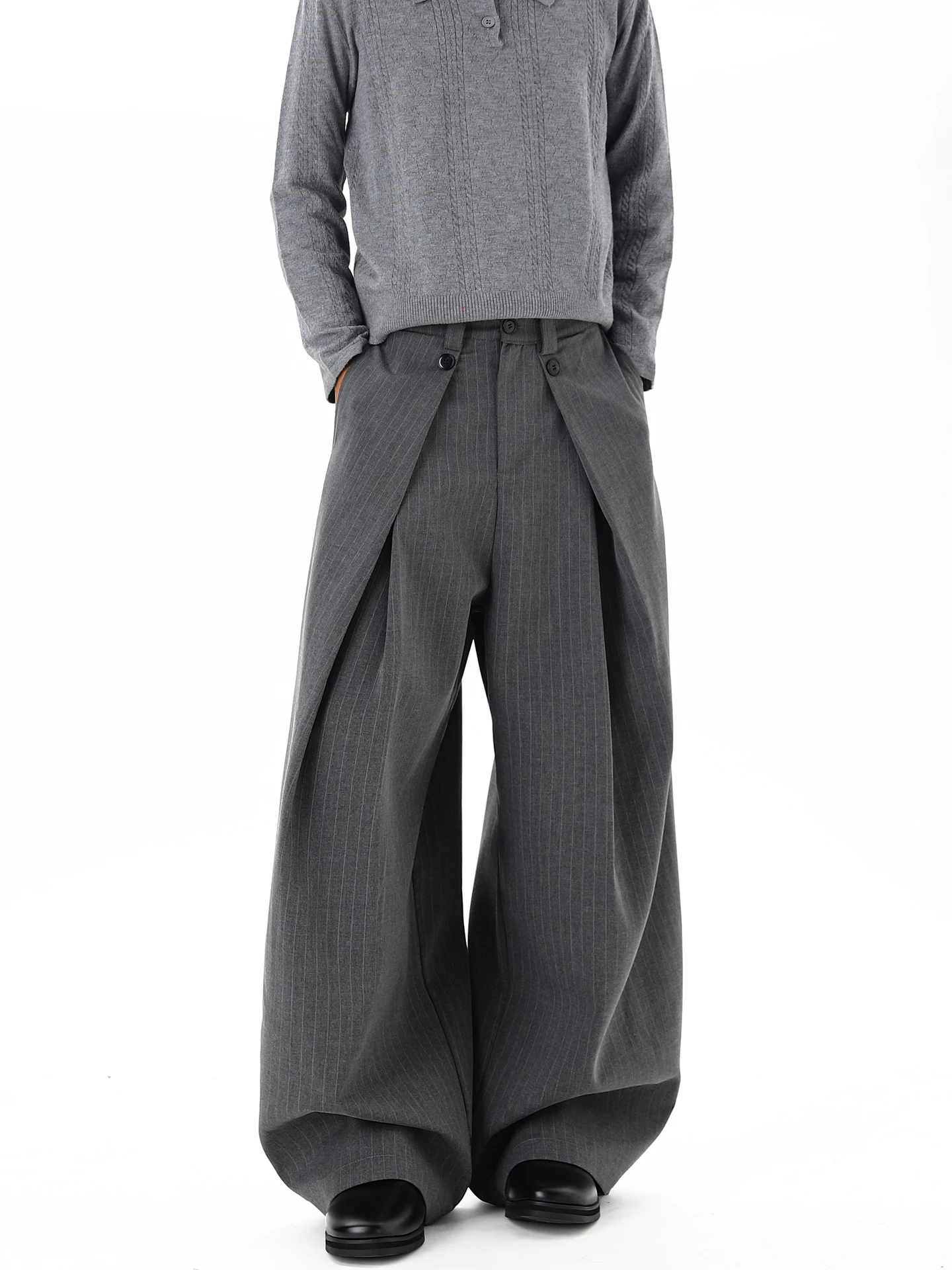 Casual Men's Wide Leg Pants Vertical Stripe Folded Design Drapey West Pants Loose Fit Versatile Casual Trousers for Youth
Casual Men's Wide Leg Pants Vertical Stripe Folded Design Drapey West Pants Loose Fit Versatile Casual Trousers for Youth