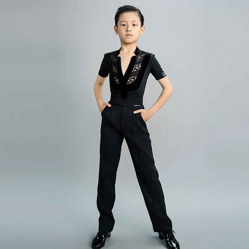 2025 New Latin Dance Lace V-Neck Tops Black Straight Through Pants Boys Ballroom Tango Waltz Performance Practice Costume XH2940
2025 New Latin Dance Lace V-Neck Tops Black Straight Through Pants Boys Ballroom Tango Waltz Performance Practice Costume XH2940