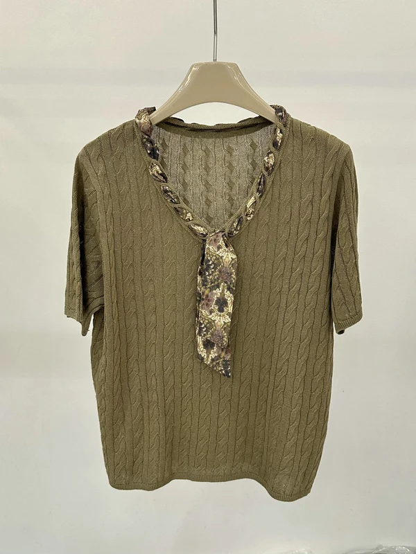 Elegant Summer 2026 Silk Scarf Shirt Ice Silk Texture Twist Pattern Knitted Top Women's Fashionable Straight Cut Breathable V...
Elegant Summer 2026 Silk Scarf Shirt Ice Silk Texture Twist Pattern Knitted Top Women's Fashionable Straight Cut Breathable V...