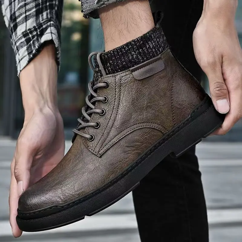 Мужские ботинки из натуральной кожи на шнуровке, осенне-зимние, новые, с толстой подошвой, высокие, в британском стиле, повседневные, цвета нюд.
Мужские ботинки из натуральной кожи на шнуровке, осенне-зимние, новые, с толстой подошвой, высокие, в британском стиле, повседневные, цвета нюд.