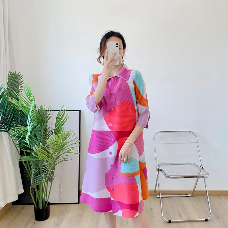 Miyake Color Block Pleated Dress for Women Lapel Single Breasted Three Quarter Sleeves Loose Dresses Female 2025 Summer
Miyake Color Block Pleated Dress for Women Lapel Single Breasted Three Quarter Sleeves Loose Dresses Female 2025 Summer