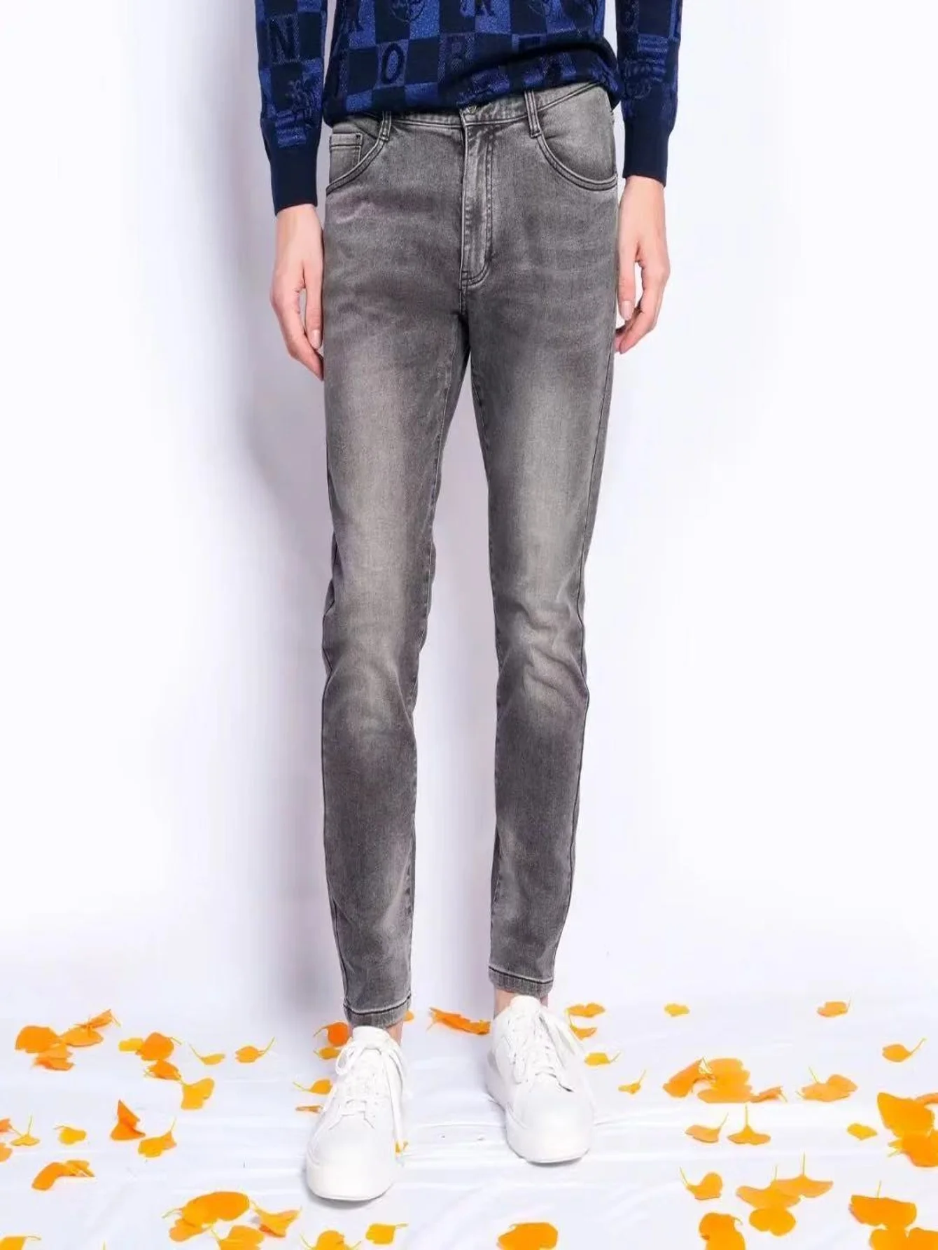 Джинсы в стиле хип-хоп, серые, узкие, для мужчин, в стиле Y2K, легкие, ретро, для свиданий. Аксессуары и ремни в комплект не входят.
Джинсы в стиле хип-хоп, серые, узкие, для мужчин, в стиле Y2K, легкие, ретро, для свиданий. Аксессуары и ремни в комплект не входят.