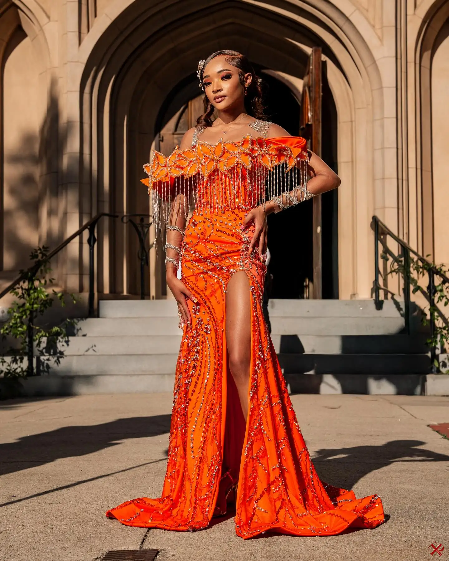 Luxury Saudi Arabia Beading Tassel Prom Dresses Charming Crystal Pearls Sparkling Queen Party Gown For Special Occasions
Luxury Saudi Arabia Beading Tassel Prom Dresses Charming Crystal Pearls Sparkling Queen Party Gown For Special Occasions
