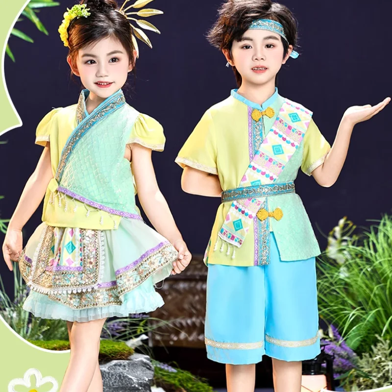 Chinese Dai Children's Performance Costumes for the Water Splashing Festival Set
Chinese Dai Children's Performance Costumes for the Water Splashing Festival Set