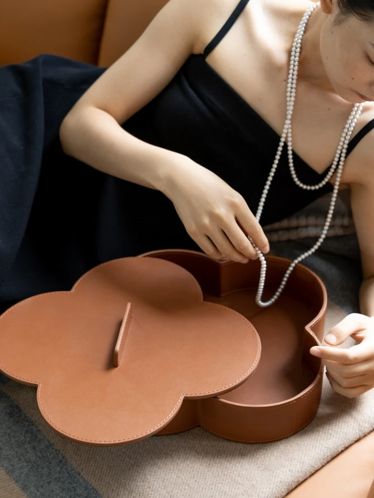 Storage Cosmetic Box Golden Brown Saddle Leather Material Handmade Irregular Shape Simple Modern Home Suitable Cloakroom Desktop
Storage Cosmetic Box Golden Brown Saddle Leather Material Handmade Irregular Shape Simple Modern Home Suitable Cloakroom Desktop