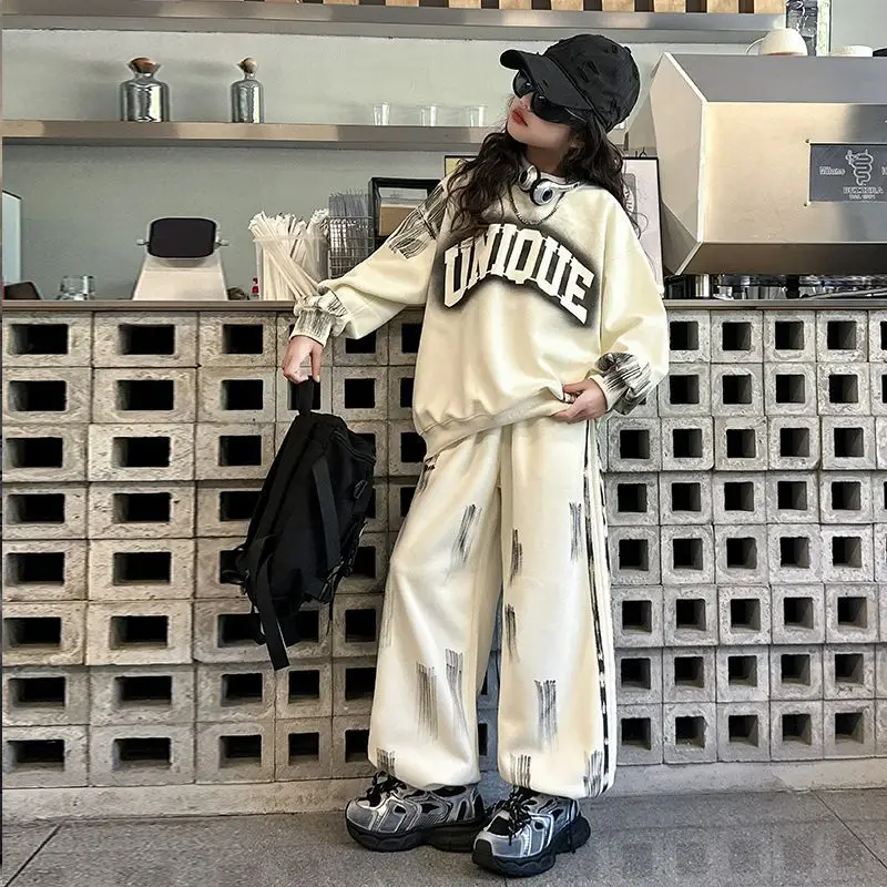 Autumn Teenage Girls Graffiti Sports Suit Cotton Sweatshirt+Casual Pants 2pcs Junior Kids Suit Children Outfits Ensemble fille
Autumn Teenage Girls Graffiti Sports Suit Cotton Sweatshirt+Casual Pants 2pcs Junior Kids Suit Children Outfits Ensemble fille
