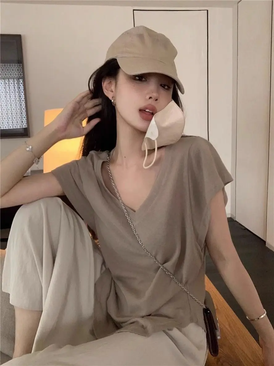 V neck lazy style short sleeved shoulder T shirt women summer niche design loose temperament puff sleeve casual top trend y2k
V neck lazy style short sleeved shoulder T shirt women summer niche design loose temperament puff sleeve casual top trend y2k