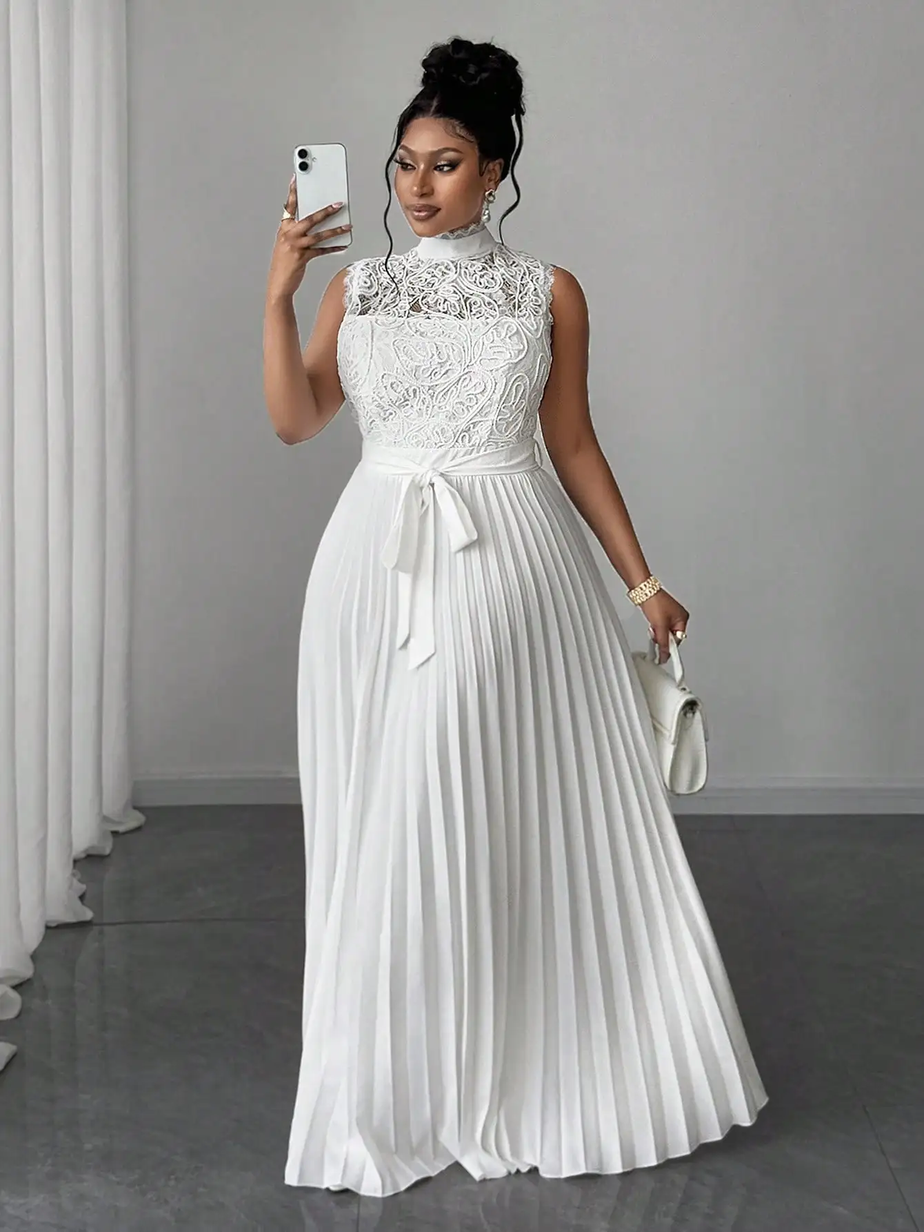Elegant White Sleeveless High-Neck Lace Bodice Pleated Floor-Length Dress with Waist Tie
Elegant White Sleeveless High-Neck Lace Bodice Pleated Floor-Length Dress with Waist Tie