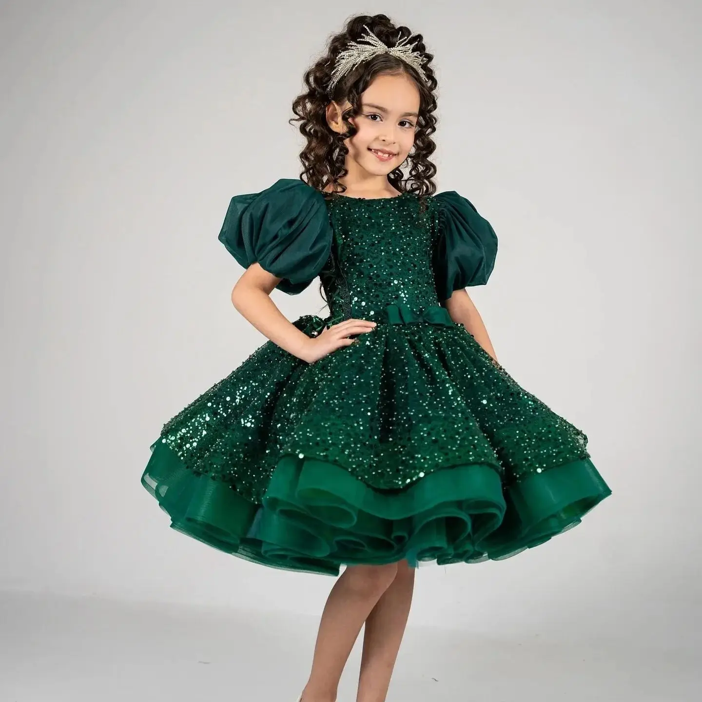Green Flower Girl Dresses for Wedding With Bow Sequins Knee Length Baby Girl Birthday Dresses First Communion Gowns Customized
Green Flower Girl Dresses for Wedding With Bow Sequins Knee Length Baby Girl Birthday Dresses First Communion Gowns Customized