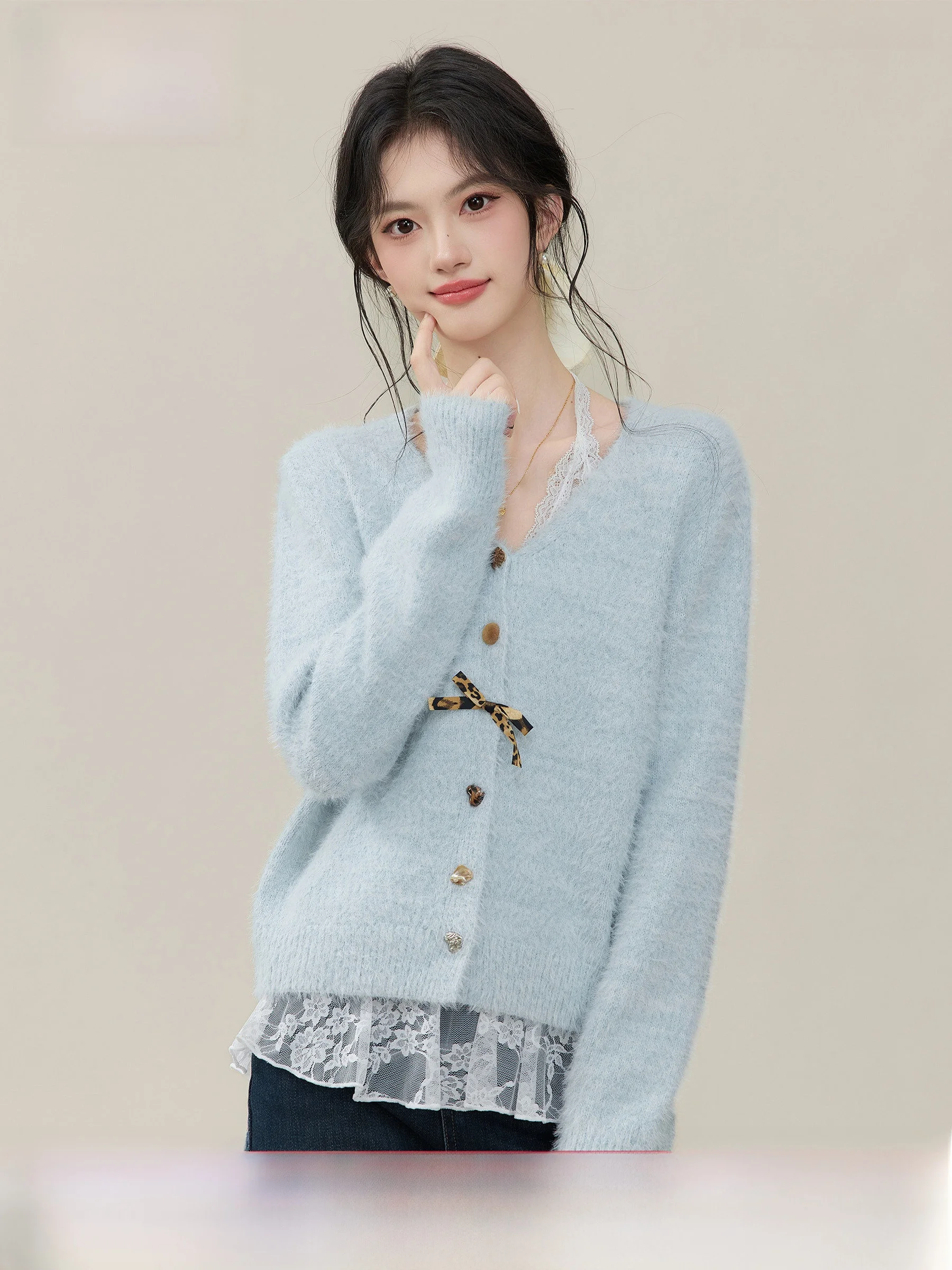 Синий вязаный свитер-кардиган с кружевной отделкой, мягкий, удобный, свободного кроя, с длинными рукавами, на пуговицах, женский, осенне-зимний
Синий вязаный свитер-кардиган с кружевной отделкой, мягкий, удобный, свободного кроя, с длинными рукавами, на пуговицах, женский, осенне-зимний