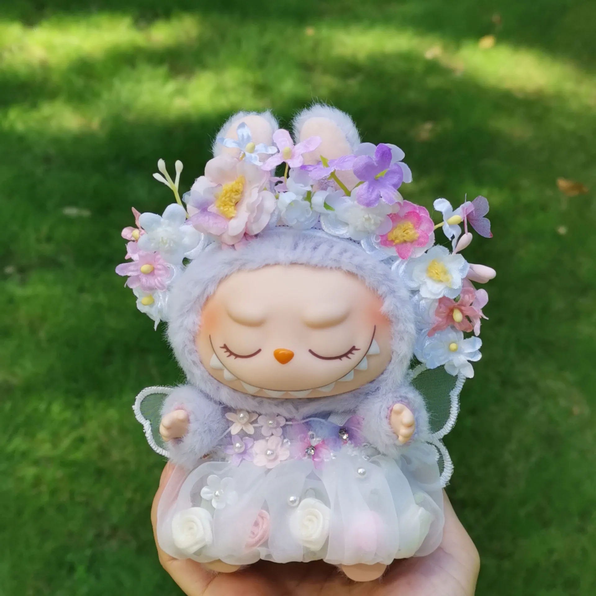 The new Labubu doll clothes, handcrafted skirts, hairpins, floral headwear, wing chiffon skirts can be put on and taken off
The new Labubu doll clothes, handcrafted skirts, hairpins, floral headwear, wing chiffon skirts can be put on and taken off