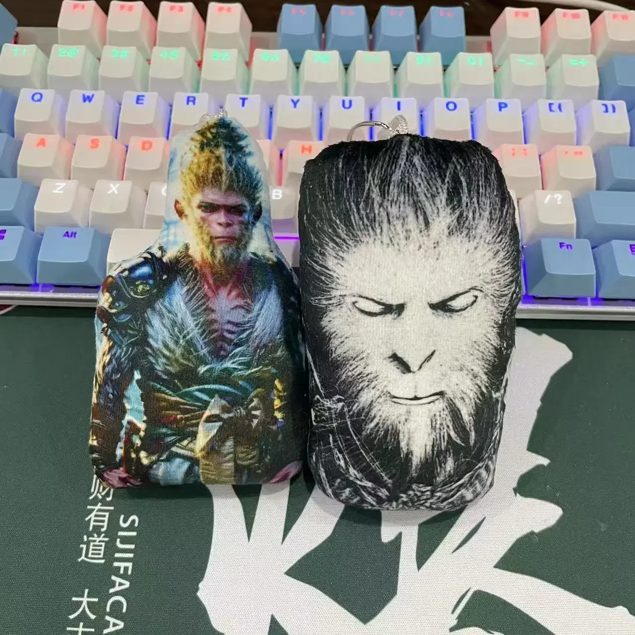 Черный миф: Фэнтезийные фигурки Wukong Sun Wukong The Destined One, плюшевая подвеска Kawaii, изысканный подарок на день рождения для лучшего друга
Черный миф: Фэнтезийные фигурки Wukong Sun Wukong The Destined One, плюшевая подвеска Kawaii, изысканный подарок на день рождения для лучшего друга