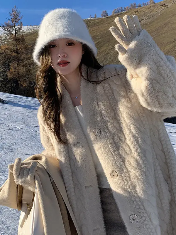 Экологичное длинное пальто из искусственного меха норки для женщин, зима 2024, новинка, водоотталкивающее, с интегрированной подкладкой, длинное пальто из искусственного меха.
Экологичное длинное пальто из искусственного меха норки для женщин, зима 2024, новинка, водоотталкивающее, с интегрированной подкладкой, длинное пальто из искусственного меха.