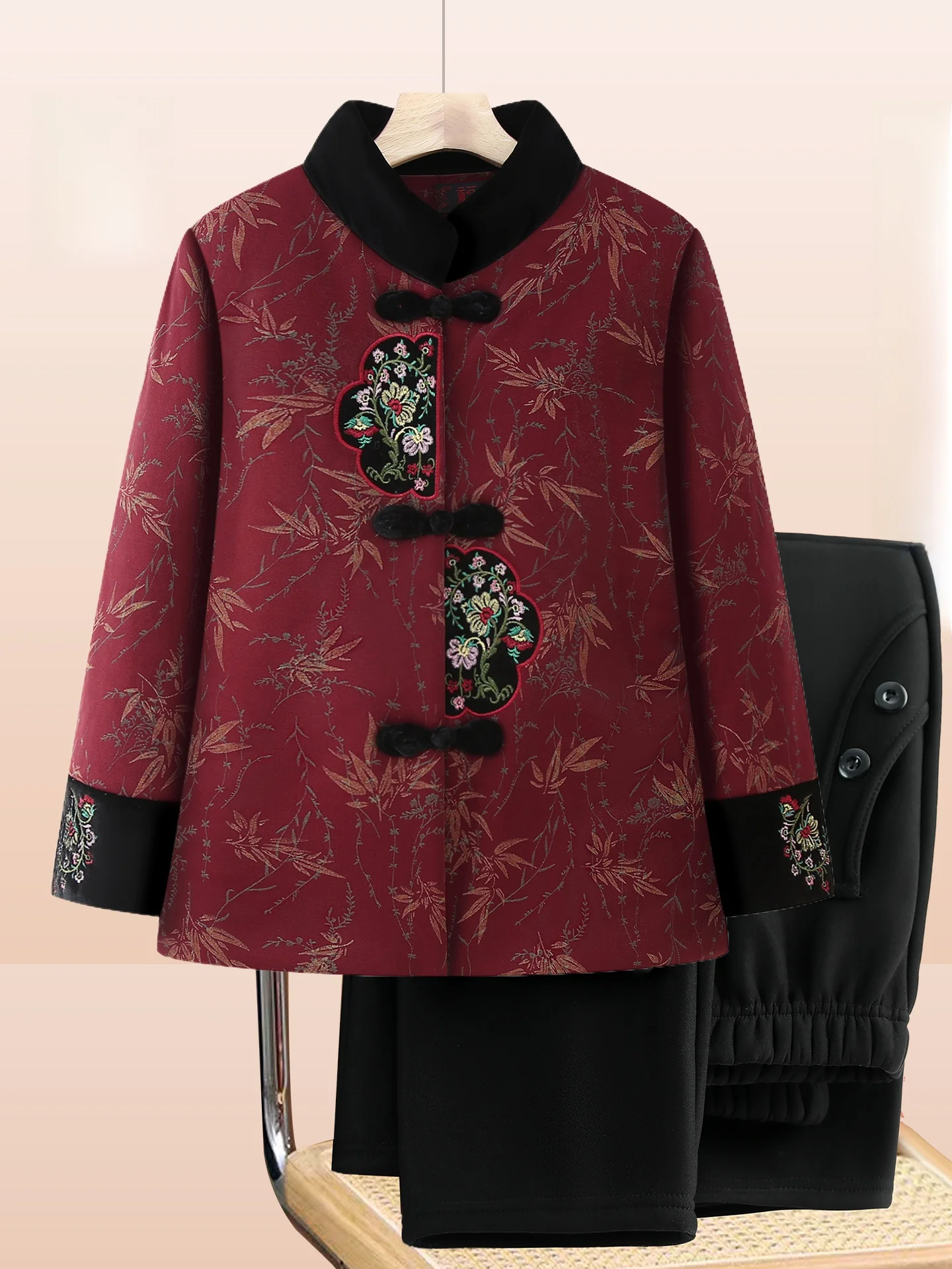 Теплая хлопковая куртка на флисовой подкладке для женщин 70 лет, традиционное китайское зимнее пальто для пожилых женщин, хлопковая одежда для старух
Теплая хлопковая куртка на флисовой подкладке для женщин 70 лет, традиционное китайское зимнее пальто для пожилых женщин, хлопковая одежда для старух