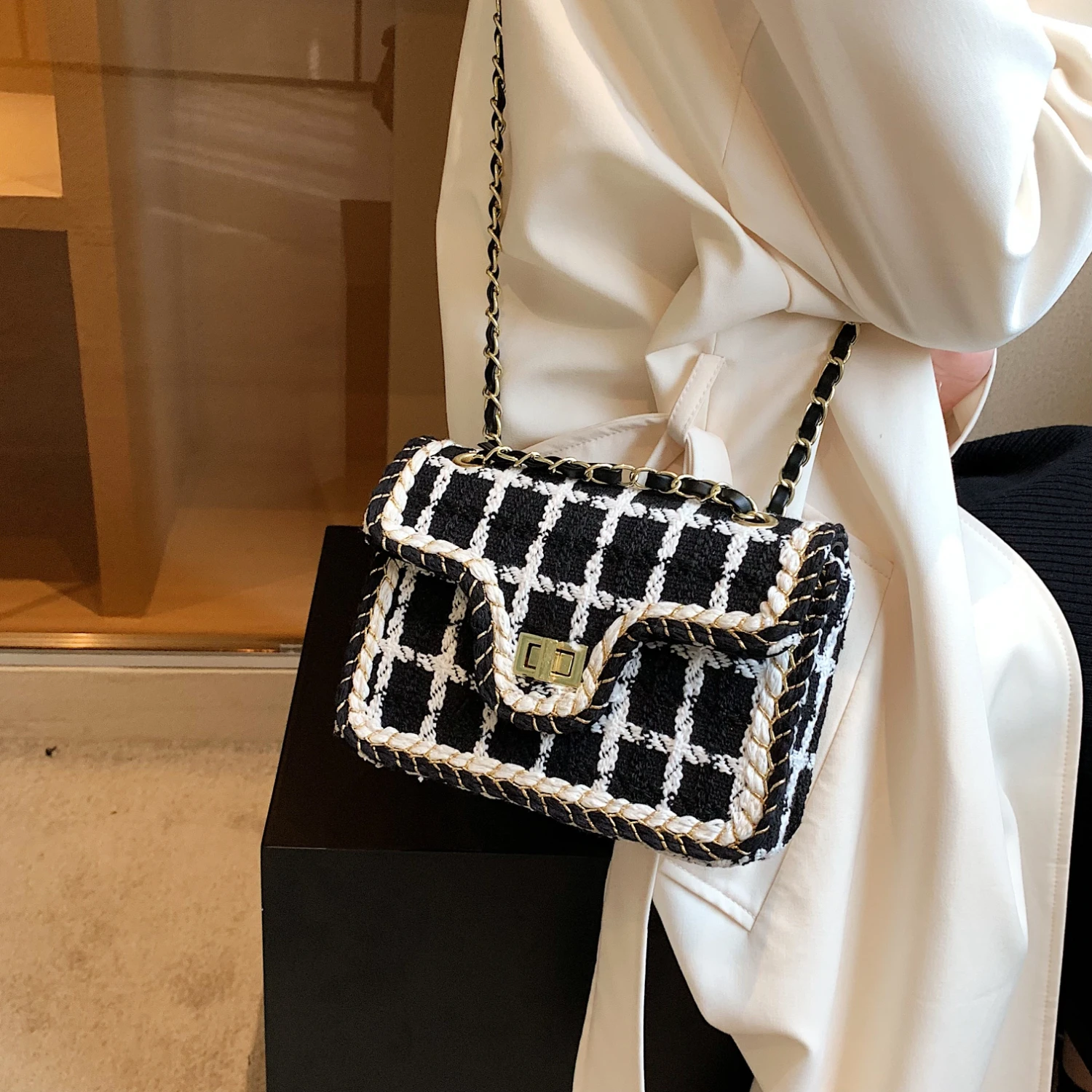 Lattice Color Blocking Crossbody Bag, Woven Square Flap Shoulder Bag, Underarm Bag For Daily Use
Lattice Color Blocking Crossbody Bag, Woven Square Flap Shoulder Bag, Underarm Bag For Daily Use