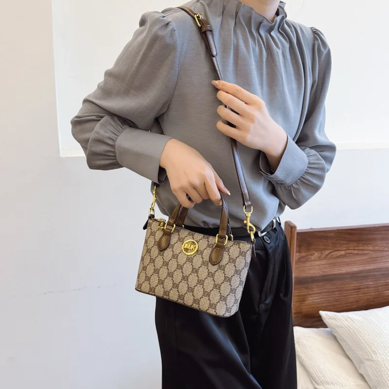   Роскошная модная сумка с верхней ручкой, женская сумка через плечо, большая вместимость, новая весна-лето, универсальная, высокое качество 
  Роскошная модная сумка с верхней ручкой, женская сумка через плечо, большая вместимость, новая весна-лето, универсальная, высокое качество