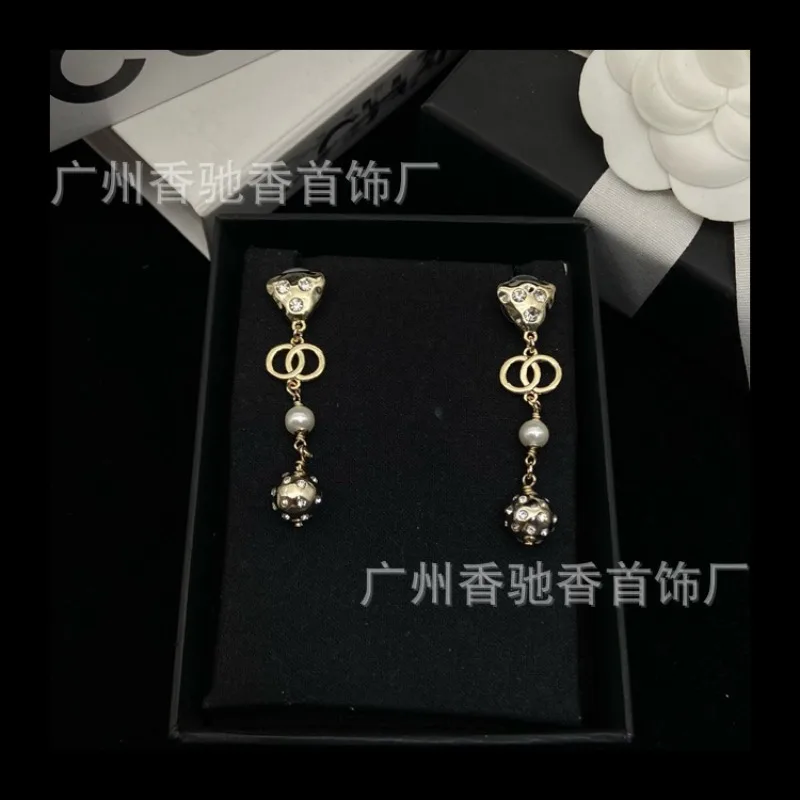 New Light Gold Ball Fringed Pearl Temperament High Sense Versatile Diamond Stud Earrings Women
New Light Gold Ball Fringed Pearl Temperament High Sense Versatile Diamond Stud Earrings Women