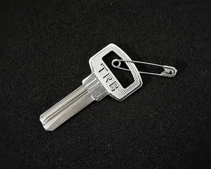 Резинка через ключ, фокусы крупным планом, трюки, иллюзии, сценическая магия, ментализм, козырек, волшебное шоу-бар, уличный реквизит, забавные игрушки
Резинка через ключ, фокусы крупным планом, трюки, иллюзии, сценическая магия, ментализм, козырек, волшебное шоу-бар, уличный реквизит, забавные игрушки