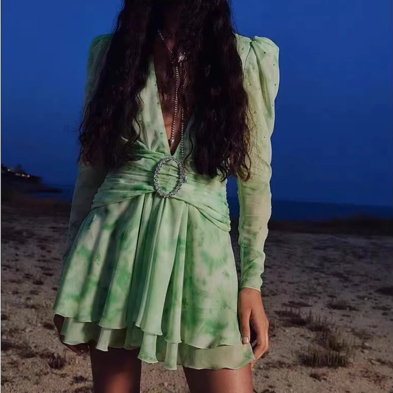 2023 New Women Elegant Silk Dress Deep V Neck Long Sleeve Green Pleated Waist Ink Painting mini dress
2023 New Women Elegant Silk Dress Deep V Neck Long Sleeve Green Pleated Waist Ink Painting mini dress
