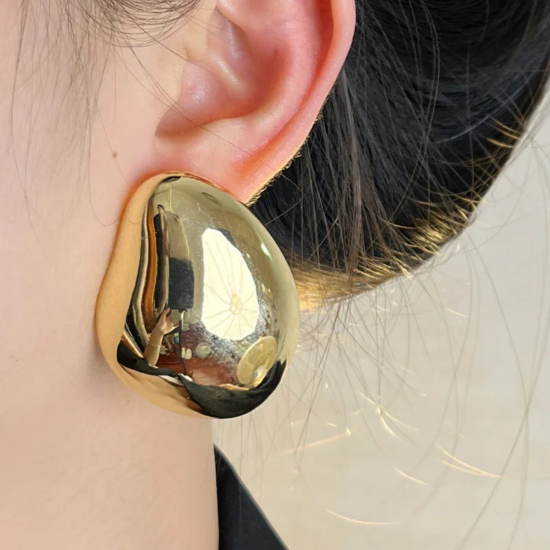 European and American New Fashion Oval Drop-Shaped Titanium Steel Silver Needle Luxury Retro Earrings.
European and American New Fashion Oval Drop-Shaped Titanium Steel Silver Needle Luxury Retro Earrings.