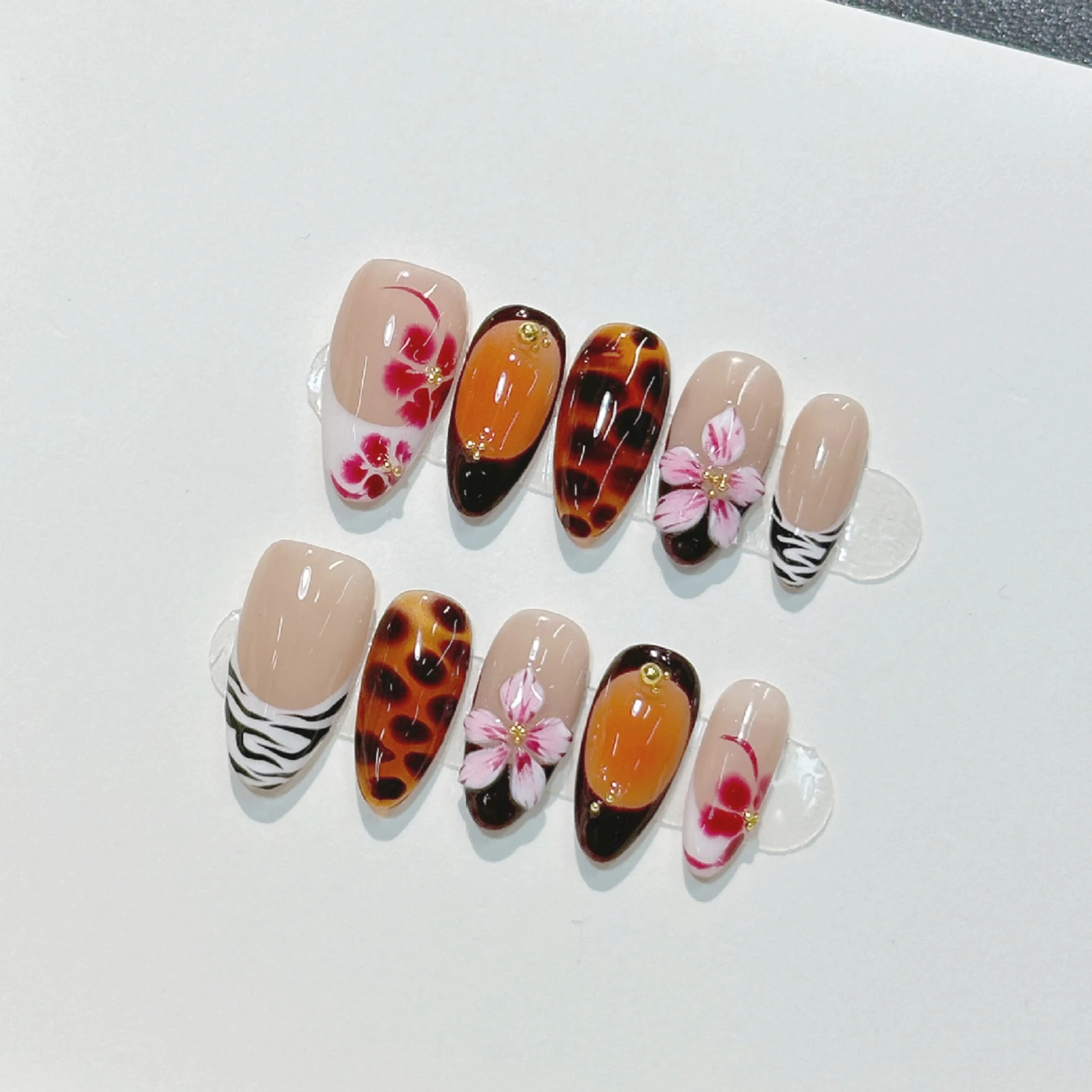 Handmade Press on Nails with 3d Carved Flower French Fake Nails European Leopard Print Fashion False Nail Tips Wearable
Handmade Press on Nails with 3d Carved Flower French Fake Nails European Leopard Print Fashion False Nail Tips Wearable