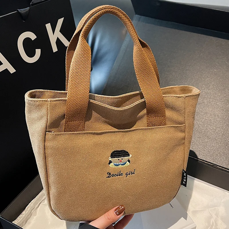 Вышитые утолщенные сумки для женщин: портативная простая женская сумка-тоут, сумка для мамы, вместительная женская сумка для работы и обедов, сумка для бенто
Вышитые утолщенные сумки для женщин: портативная простая женская сумка-тоут, сумка для мамы, вместительная женская сумка для работы и обедов, сумка для бенто