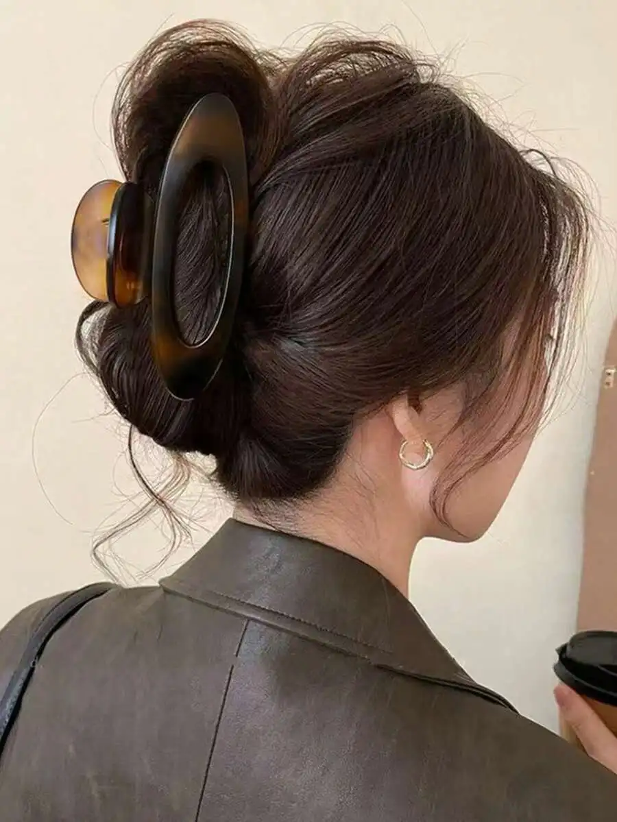 Oval Hollow Matte Tortoiseshell Hair Claw Clip For Women Vintage Elegant Minimalist Accessory
Oval Hollow Matte Tortoiseshell Hair Claw Clip For Women Vintage Elegant Minimalist Accessory