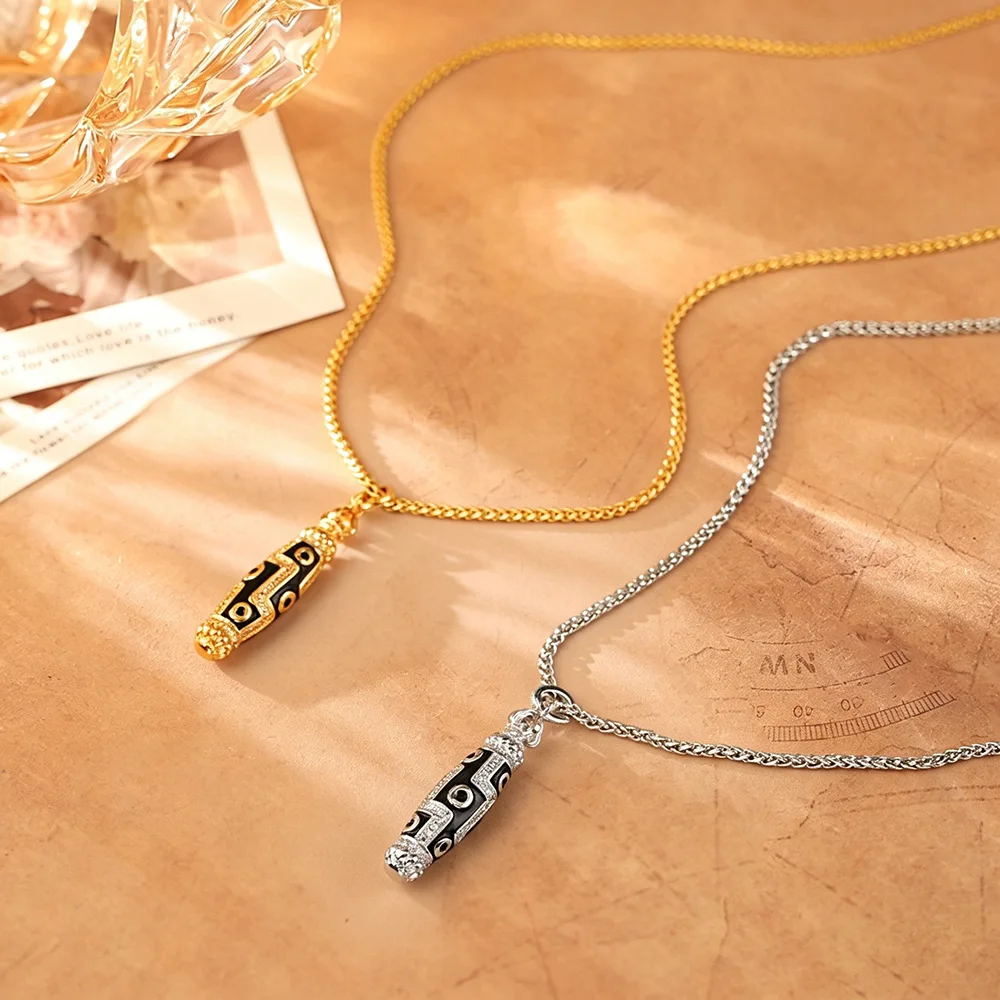 Fashionable and exquisite oil drop contrasting color Dzi bead pendant necklace, high-end niche light luxury clavicle chain
Fashionable and exquisite oil drop contrasting color Dzi bead pendant necklace, high-end niche light luxury clavicle chain