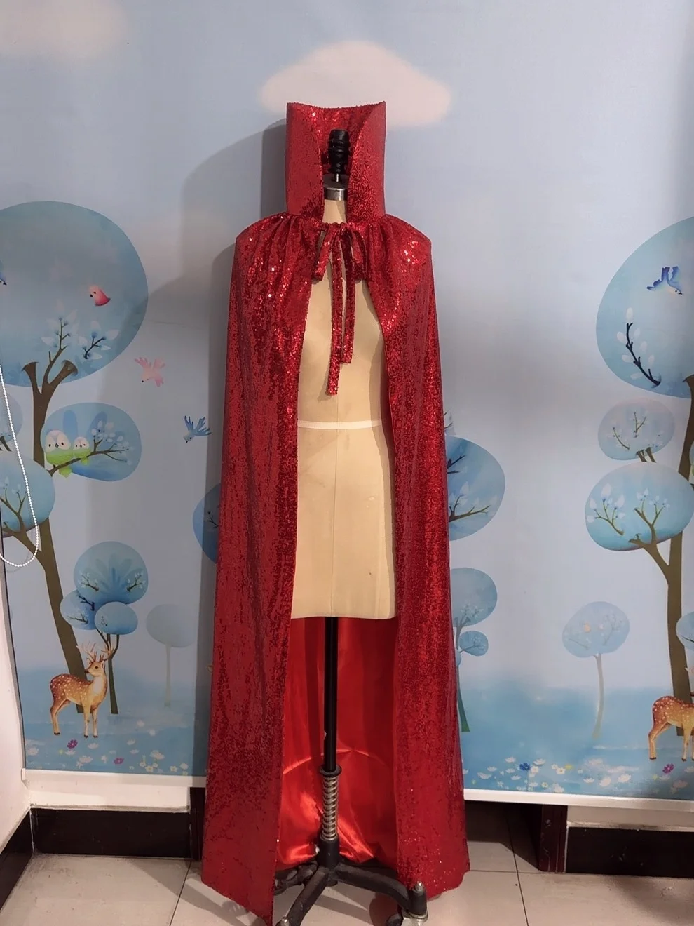 Halloween Role-playing Stage Show Wine Red Shiny Sequin Robe Cape Princess High Collar Gown Polyester Material Chinese Made
Halloween Role-playing Stage Show Wine Red Shiny Sequin Robe Cape Princess High Collar Gown Polyester Material Chinese Made