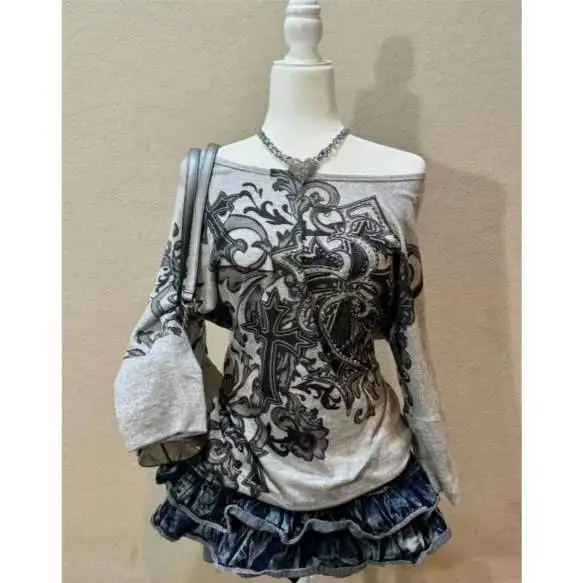 Onalippa American Retro Cross Print One Shoulder Long Sleeved T-shirt Women Autumn Slim Fit Slimming Hot Pressed Diamond Top
Onalippa American Retro Cross Print One Shoulder Long Sleeved T-shirt Women Autumn Slim Fit Slimming Hot Pressed Diamond Top