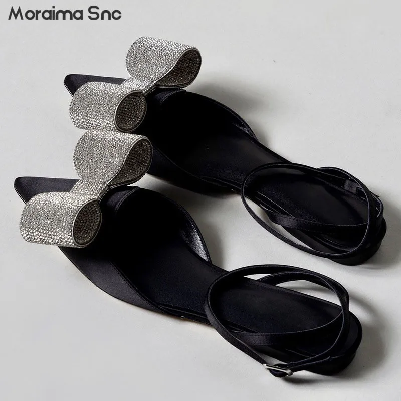Rhinestone Three-Dimensional Bowknot Flat Shoes Summer New Large Size Ladies Ankle Strap Buckle Ladies Sandals Sweet Pumps
Rhinestone Three-Dimensional Bowknot Flat Shoes Summer New Large Size Ladies Ankle Strap Buckle Ladies Sandals Sweet Pumps
