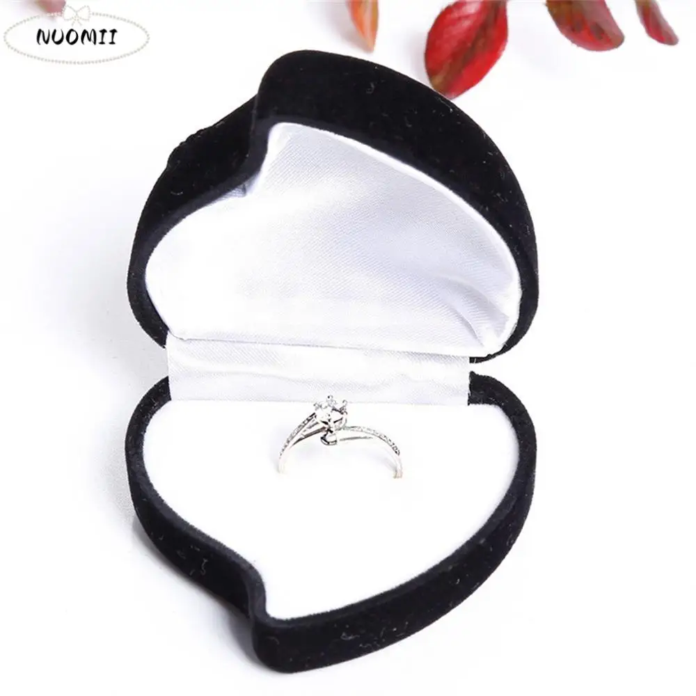 Ring Holder Velvet Heart Ring Box Earring Storage Rose Flower Ring Display Case Three-dimensional Solid Color Jewelry Box
Ring Holder Velvet Heart Ring Box Earring Storage Rose Flower Ring Display Case Three-dimensional Solid Color Jewelry Box