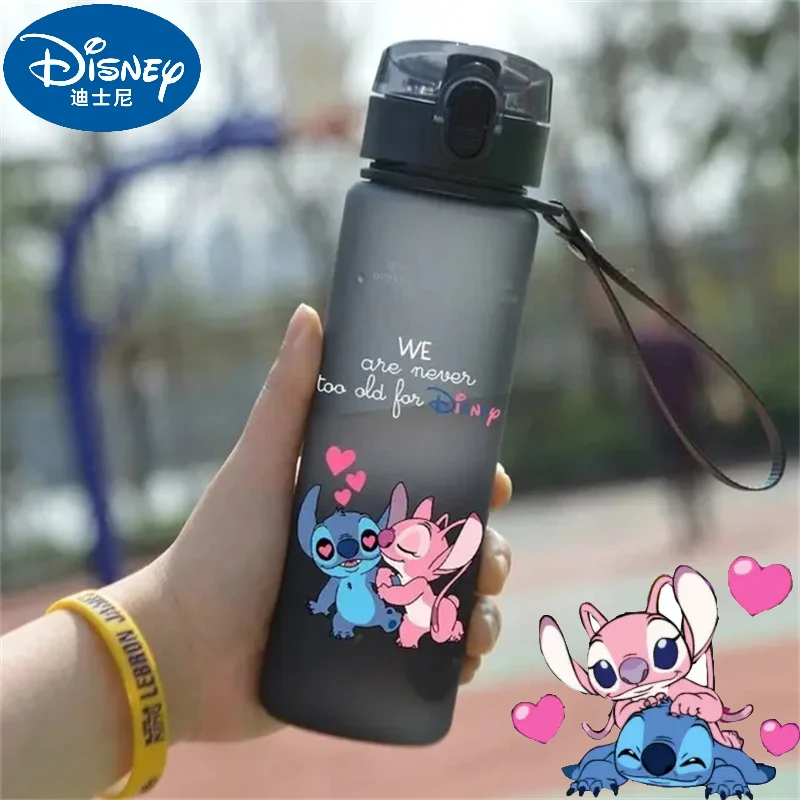 Чашка для воды в стиле аниме Disney, милая портативная вместительная бутылочка для питья с Лило и стичем, подарок для студентов, 560 мл
Чашка для воды в стиле аниме Disney, милая портативная вместительная бутылочка для питья с Лило и стичем, подарок для студентов, 560 мл