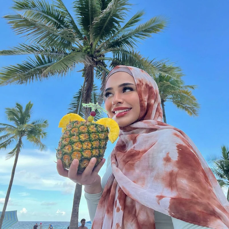 Luxury Muslim Hijab Marble Watercolor Scarf Skin-friendly Bandana Elegant Headscarf for Brunch Shopping Weekend Gathering Travel
Luxury Muslim Hijab Marble Watercolor Scarf Skin-friendly Bandana Elegant Headscarf for Brunch Shopping Weekend Gathering Travel