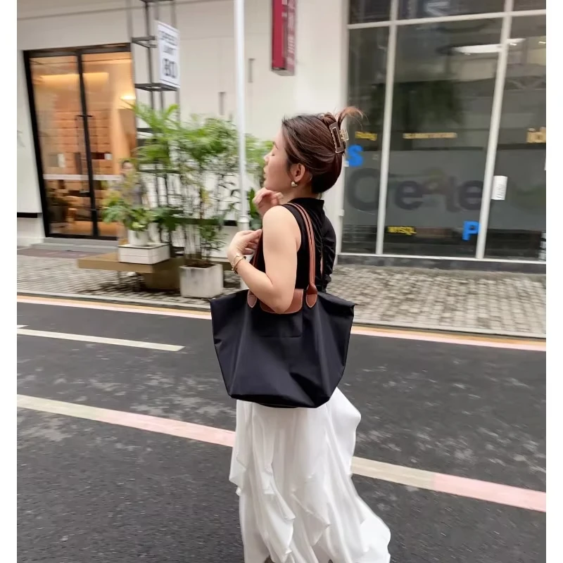 2026 femmes Y2K, sac à main en nylon écologique pliable, sac à bandoulière simple grande capacité Commuter bag
2026 femmes Y2K, sac à main en nylon écologique pliable, sac à bandoulière simple grande capacité Commuter bag