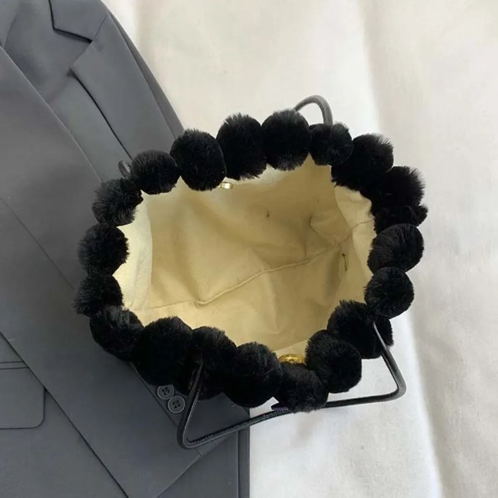 Storage Pouch Stripe Furry Tote Bag Portable Soft Plush Shoulder Bag Large Capacity Solid Color Commuting Handbag Autumn
Storage Pouch Stripe Furry Tote Bag Portable Soft Plush Shoulder Bag Large Capacity Solid Color Commuting Handbag Autumn