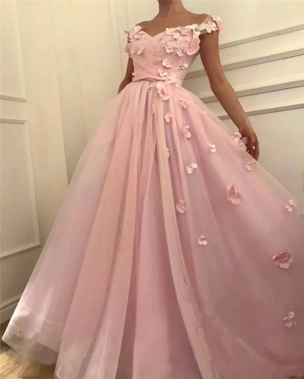 Pink Prom Dress Off Shoulder 3D Floral Flowers Tulle Floor Length Formal Graduation Evening Party Gown Robes De Soirée
Pink Prom Dress Off Shoulder 3D Floral Flowers Tulle Floor Length Formal Graduation Evening Party Gown Robes De Soirée