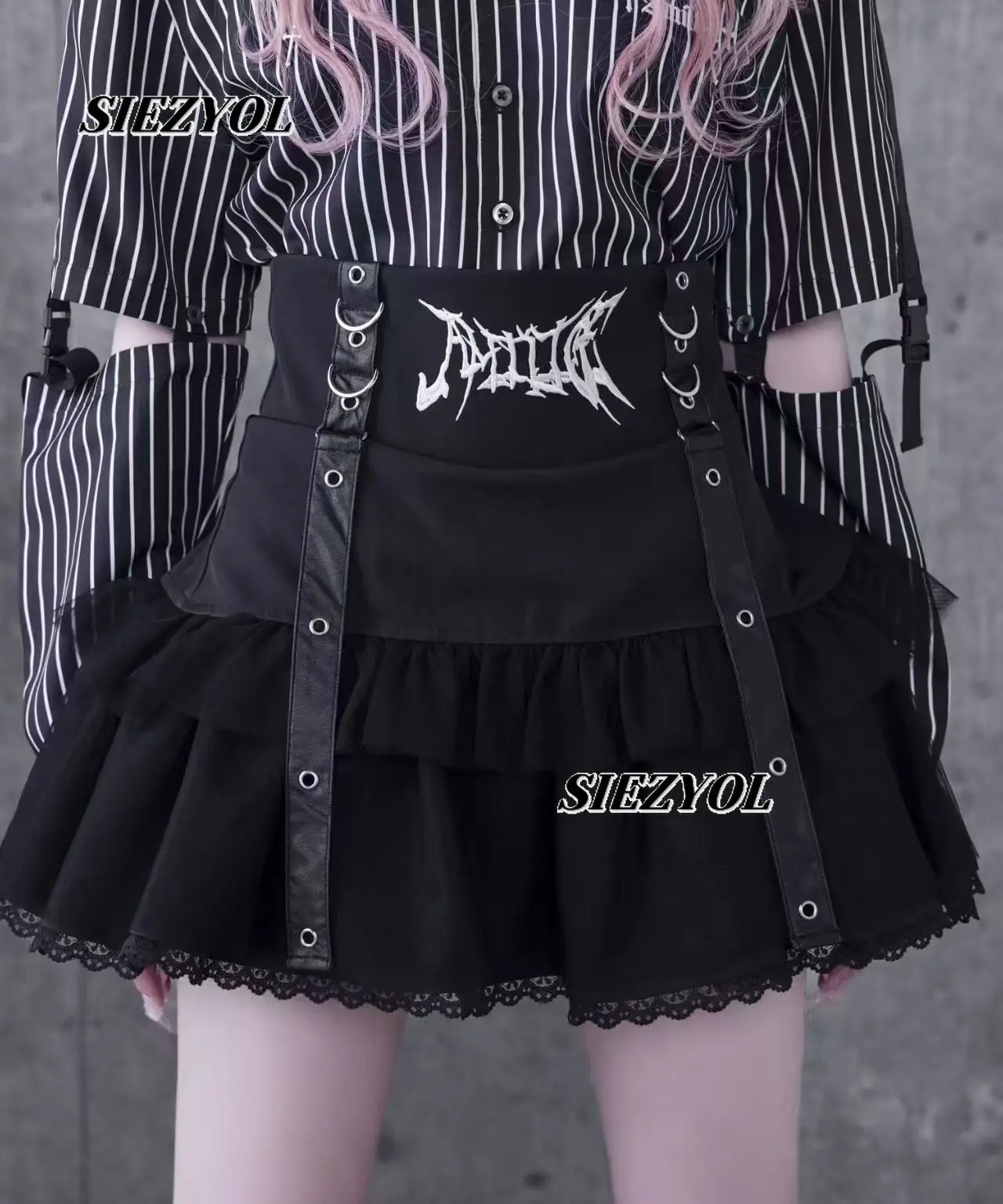 High Waist Embroider Leather Buckle Short Skirt Subculture Leather Buckle A- Line Cake Culottes Patchwork Lace Pleated Skirts
High Waist Embroider Leather Buckle Short Skirt Subculture Leather Buckle A- Line Cake Culottes Patchwork Lace Pleated Skirts
