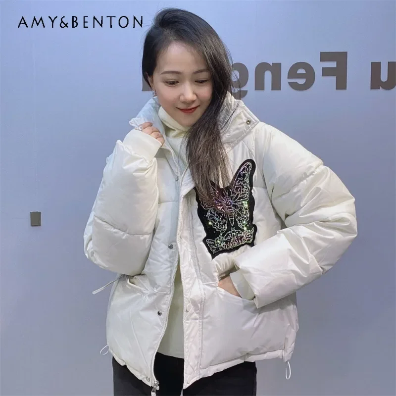 Women's Front And Rear Width Diamond Drills Cotton Parkas Jacket Winter New Fashion Short Thickened Warm Bread Clothing Outwear
Women's Front And Rear Width Diamond Drills Cotton Parkas Jacket Winter New Fashion Short Thickened Warm Bread Clothing Outwear