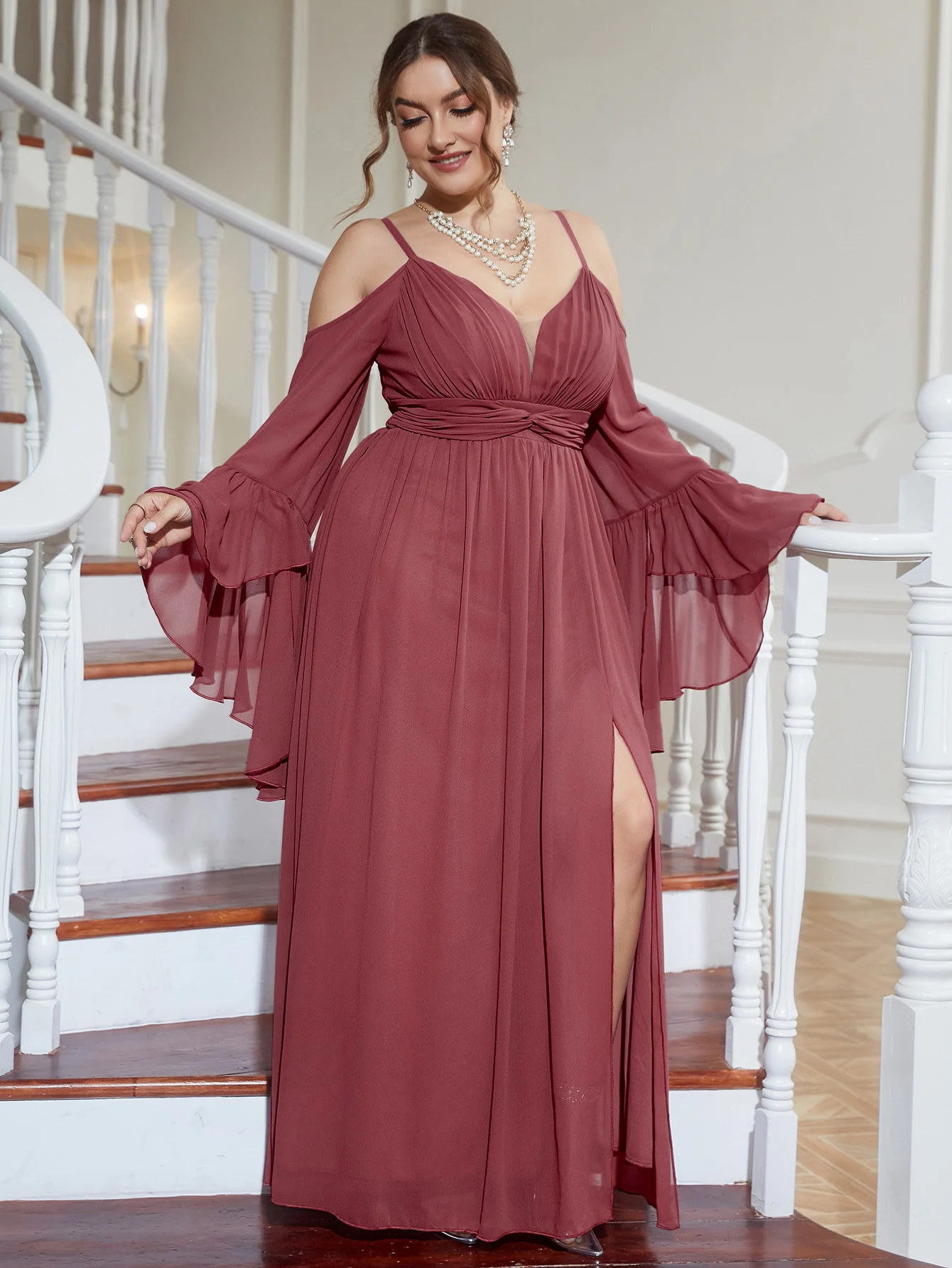 UNITHORSE Elegant spaghetti strap flared sleeve slit chiffon evening gown dress for plus size women
UNITHORSE Elegant spaghetti strap flared sleeve slit chiffon evening gown dress for plus size women