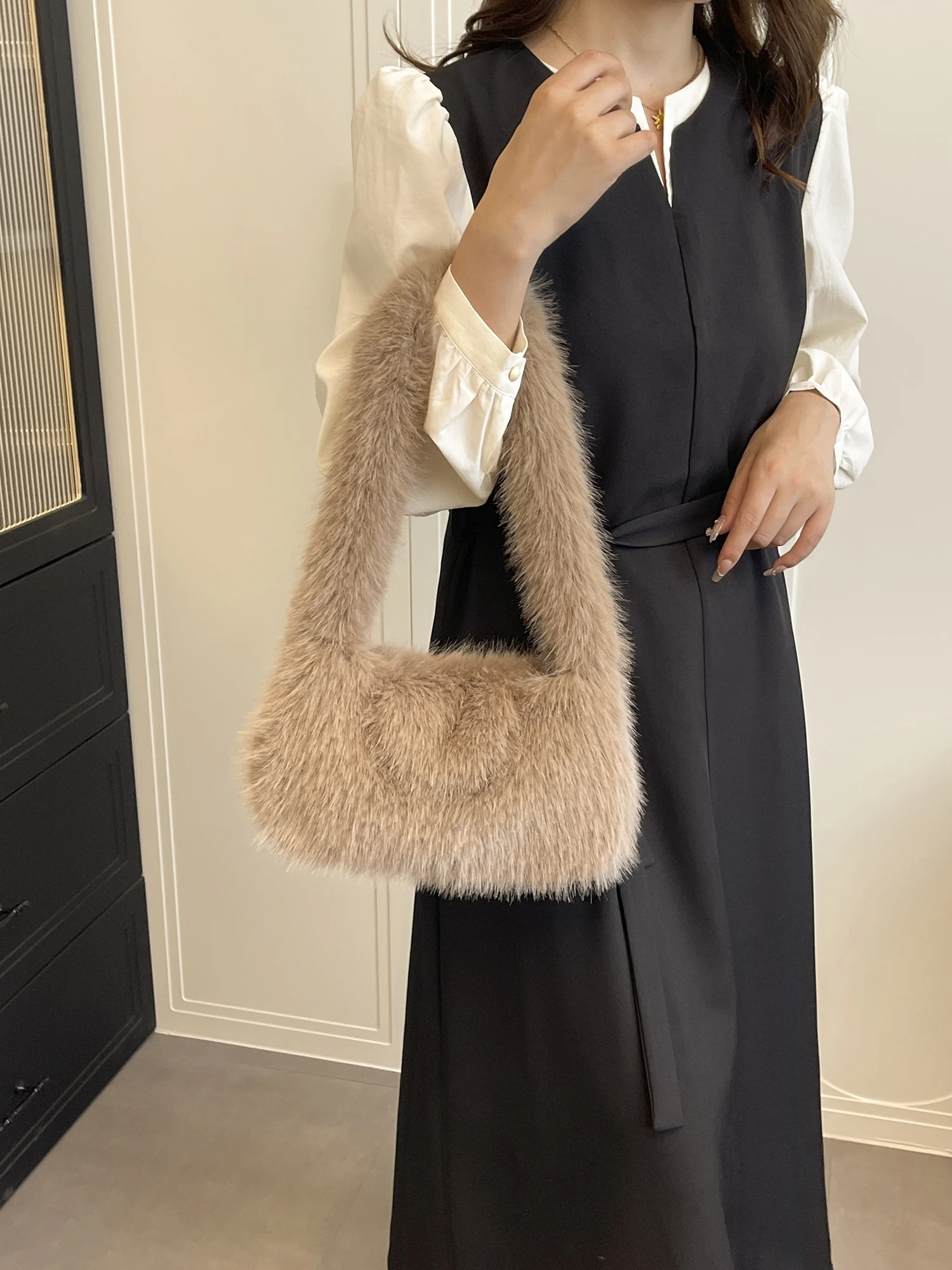 Осенне-зимняя большая сумка через плечо Capaci Plu для работы и поездок на работу, женская сумка Sli подмышки, мягкая сумка на одно плечо
Осенне-зимняя большая сумка через плечо Capaci Plu для работы и поездок на работу, женская сумка Sli подмышки, мягкая сумка на одно плечо